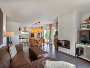 TV, fireplace, DVD player - Simonhöhe Kärntentraum by Interhome (Sankt Urban)