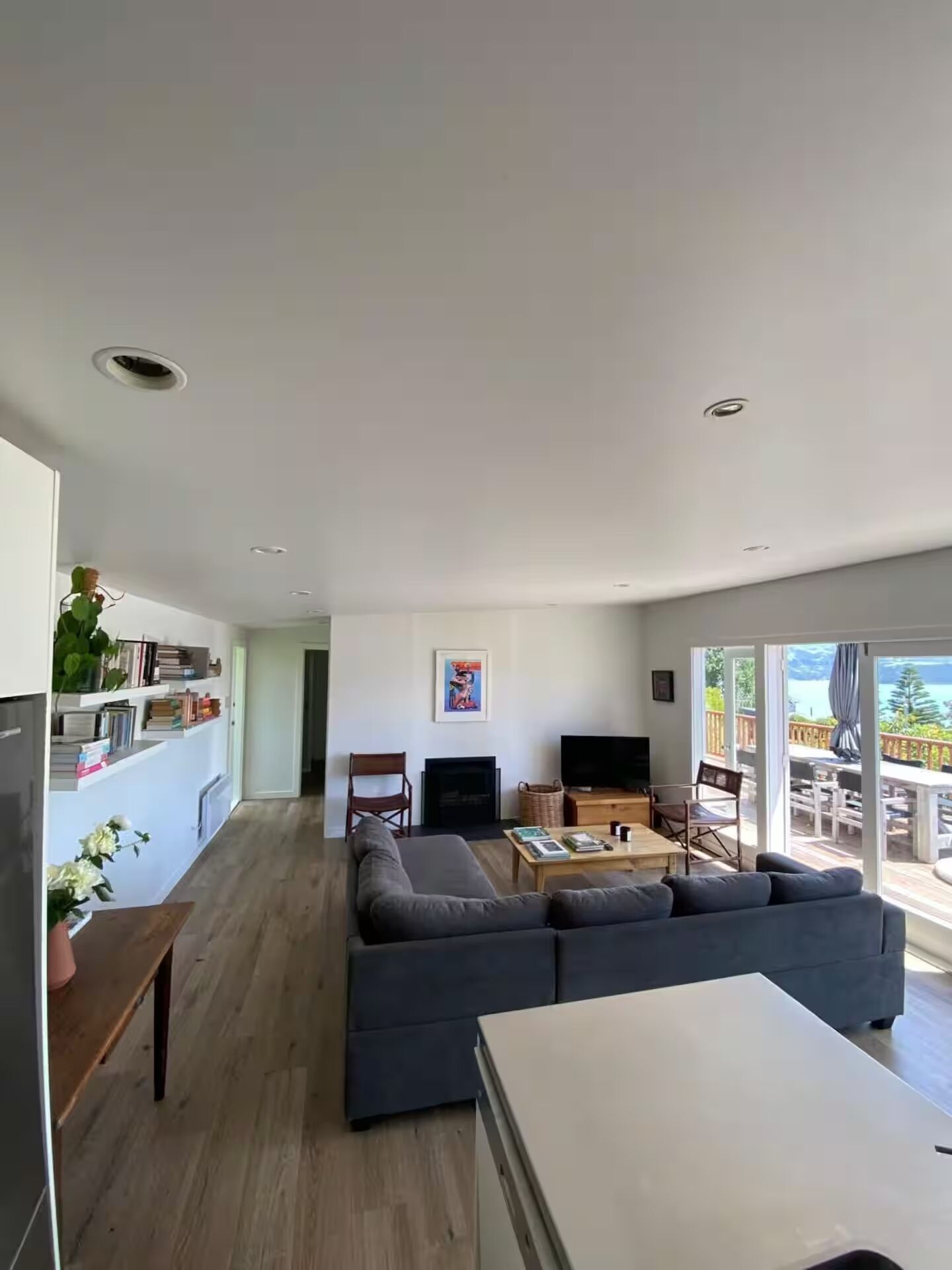 Smart TV, fireplace