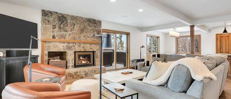 Smart TV, fireplace, stereo