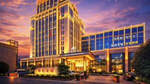 A modern hotel with a prominent entrance, multiple floors, and a well-lit facade. - Sofis Jinyuan Hotel (Chengdu)