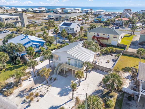 Exterior - Tres Palms - 3 Bedroom 2 Bathroom - Steps to the Gulf and Sound. (Gulf Breeze)