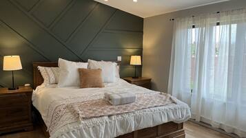 3 bedrooms, iron/ironing board, WiFi (free), bed sheets