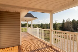 Terrace/patio - Spacious Breadalbane Retreat with Cozy Interiors and Central PEI Location (Prince Edward Island)