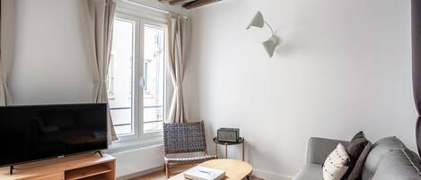 Télévision, chaîne hi-fi