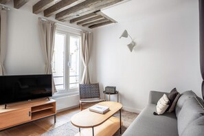 Fernseher, Stereoanlage