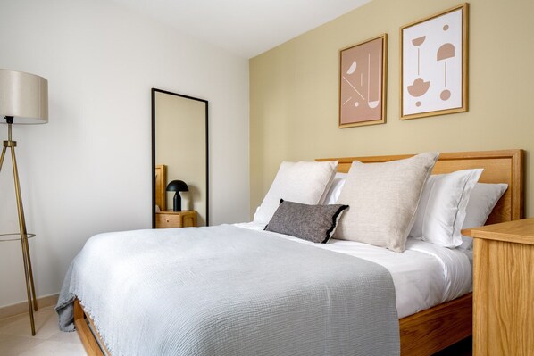 1 habitación, tabla de planchar con plancha, wifi y ropa de cama 