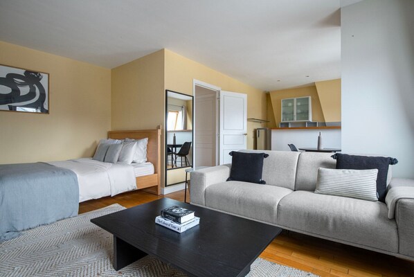 Strykjärn/strykbräda, wi-fi och sängkläder