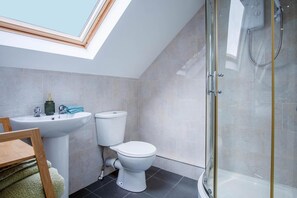 Shower - Ridgeway Retreat - 1 Bedroom Cottage - Manorbier (Tenby)