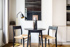 Dining - Blueground | Latin Quarter, by Notre-Dame & Seine (Paris)