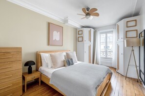 1 bedroom, iron/ironing board, WiFi, bed sheets - Blueground | Bastille, elev, nr Bassin & Seine (Paris)