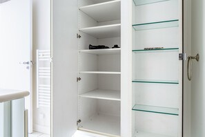 Interior - Blueground | Champs-Élysées, parking, a/c, elev (Paris)