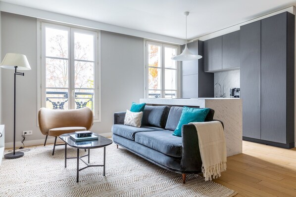 Fernseher, Stereoanlage