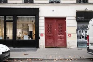 Exterior detail - Blueground | Marais, close to Republique (Paris)