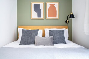 2 室のベッドルーム、アイロン / アイロン台、WiFi、ベッドシーツ