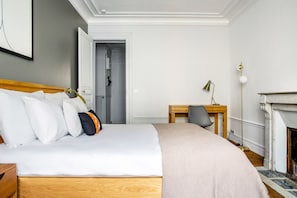 2 bedrooms, iron/ironing board, WiFi, bed sheets - Blueground | Latin Quarter, nr Seine & notre dame (Paris)
