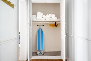 Interior - Blueground | Latin Quarter, nr Seine & notre dame (Paris)