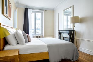 2 bedrooms, iron/ironing board, WiFi, bed sheets - Blueground | Latin Quarter, nr Seine & notre dame (Paris)