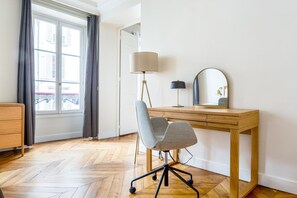 Interior - Blueground | Invalides, intercom, nr Rodin Museum (Paris)