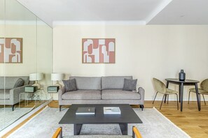 Fernseher, Stereoanlage