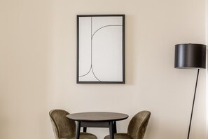 Dining - Blueground | Madeleine, elev, near art (Paris)