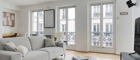 Télévision, chaîne hi-fi