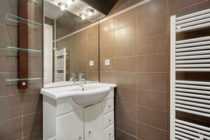 Hair dryer, towels