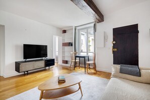 Fernseher, Stereoanlage
