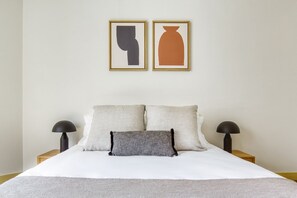 1 bedroom, iron/ironing board, WiFi, bed sheets - Blueground | Arc de Triomphe, elev, nr embassies (Paris)