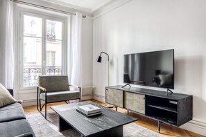 Fernseher, Stereoanlage