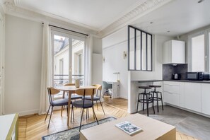 Dining - Blueground | Ternes, furnished, nr Parc Monceau (Paris)