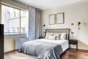 1 bedroom, iron/ironing board, WiFi, bed sheets - Blueground | Avenue Montaigne, concierge, nr Seine (Paris)
