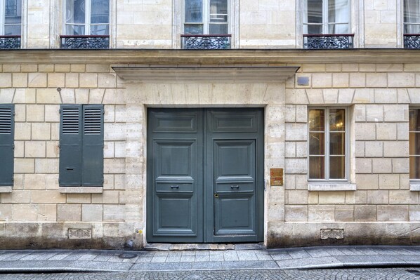 Exterior detail - Blueground | Montorgueil, nr restaurants & train (Paris)