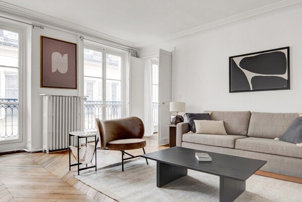 Télévision, chaîne hi-fi