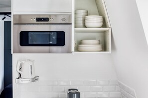 Interior - Blueground | Champs de Mars, nr Eiffel Tower (Paris)