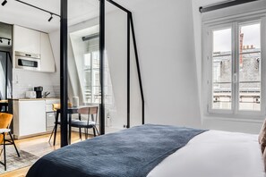 Iron/ironing board, WiFi, bed sheets - Blueground | Champs de Mars, nr Eiffel Tower (Paris)