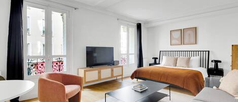 Iron/ironing board, WiFi, bed sheets