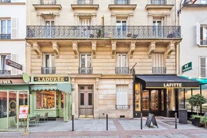 Exterior - Blueground | École Militaire, elev, nr restaurants (Paris)