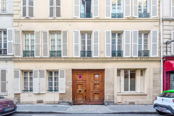 Exterior - Blueground | Vaneau, concierge, nr Le Bon Marché (Paris)