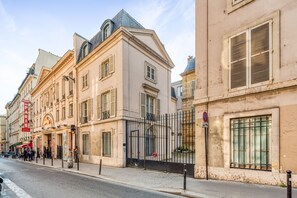 Exterior - Blueground | Saint Georges, nr Le Printemps (Paris)