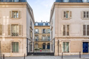 Exterior - Blueground | Saint Georges, nr Le Printemps (Paris)