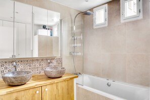 Hair dryer, towels - Blueground | Michel-Ange Molitor, near tennis (Paris)