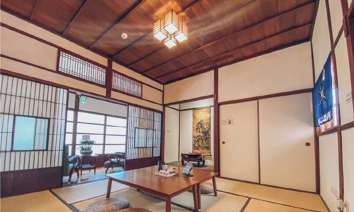 Casa família, varanda, vista para o pátio | Área de estar