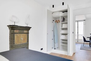 1 habitación, tabla de planchar con plancha, wifi y ropa de cama