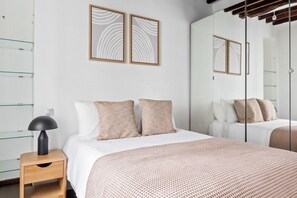 2 室のベッドルーム、アイロン / アイロン台、WiFi、ベッドシーツ