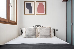 2 slaapkamers, een strijkplank/strijkijzer, wifi, beddengoed
