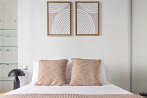 2 bedrooms, iron/ironing board, WiFi, bed sheets - Blueground | Le Marais, elev, nr rue de Bretagne (Paris)