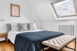 1 slaapkamer, een strijkplank/strijkijzer, wifi, beddengoed