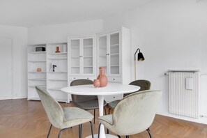 Dining - Blueground | Jardin des Plantes, elevator (Paris)