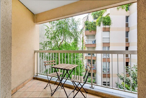Outdoor dining - Blueground | Jardin des Plantes, elevator (Paris)