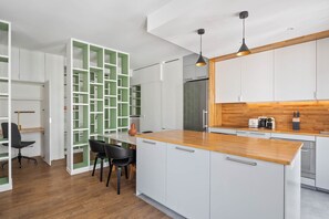 Fridge, microwave, oven, stovetop